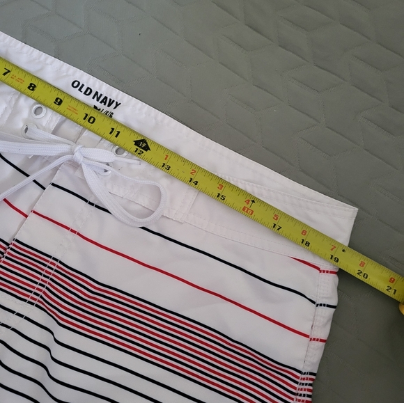 Old Navy Mens Swim Trunks - Picture 4 of 8